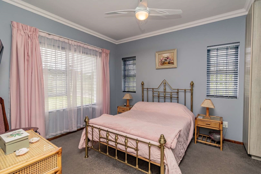 2 Bedroom Property for Sale in Heiderand Western Cape